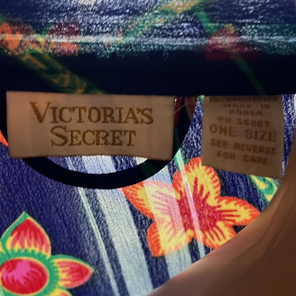 Victoria’s Secret Women’s Colorful Robe with Belt Like New One Size Lingerie - Picture 8 of 8